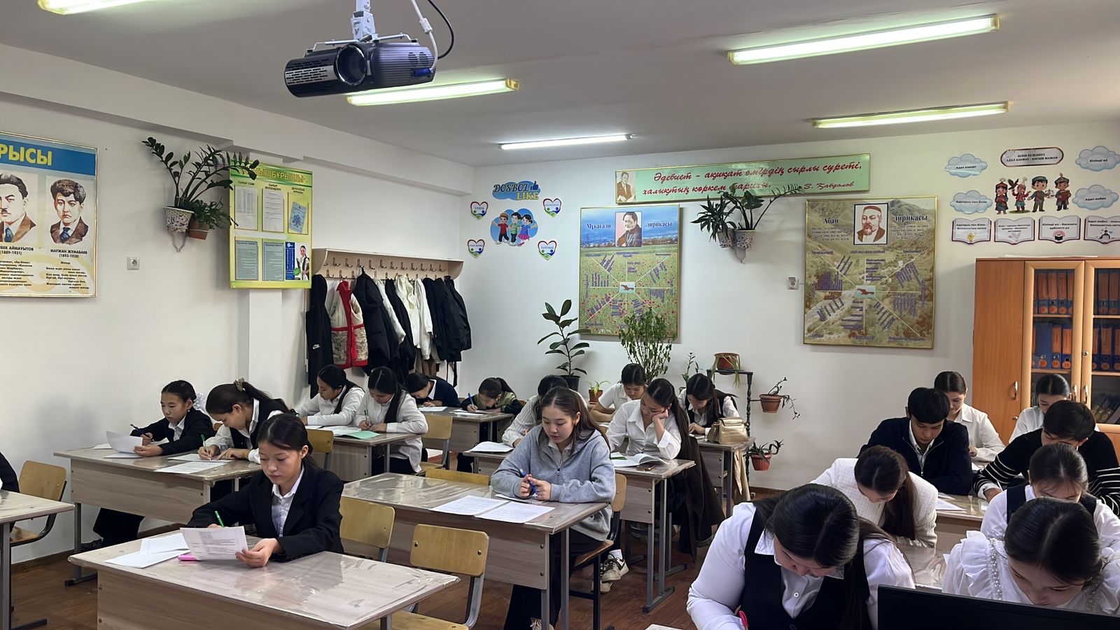 28-29 қазан күндері аралығында мектепішілік 5-11 сыныптар арасында пәндік олимпиада өткізілді